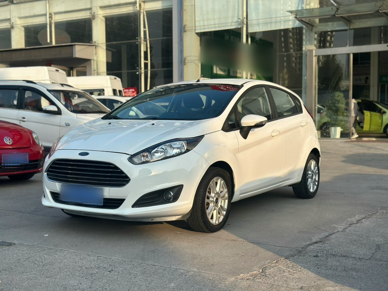 2013 Hatchback 1.5L AT Fashion photo 3