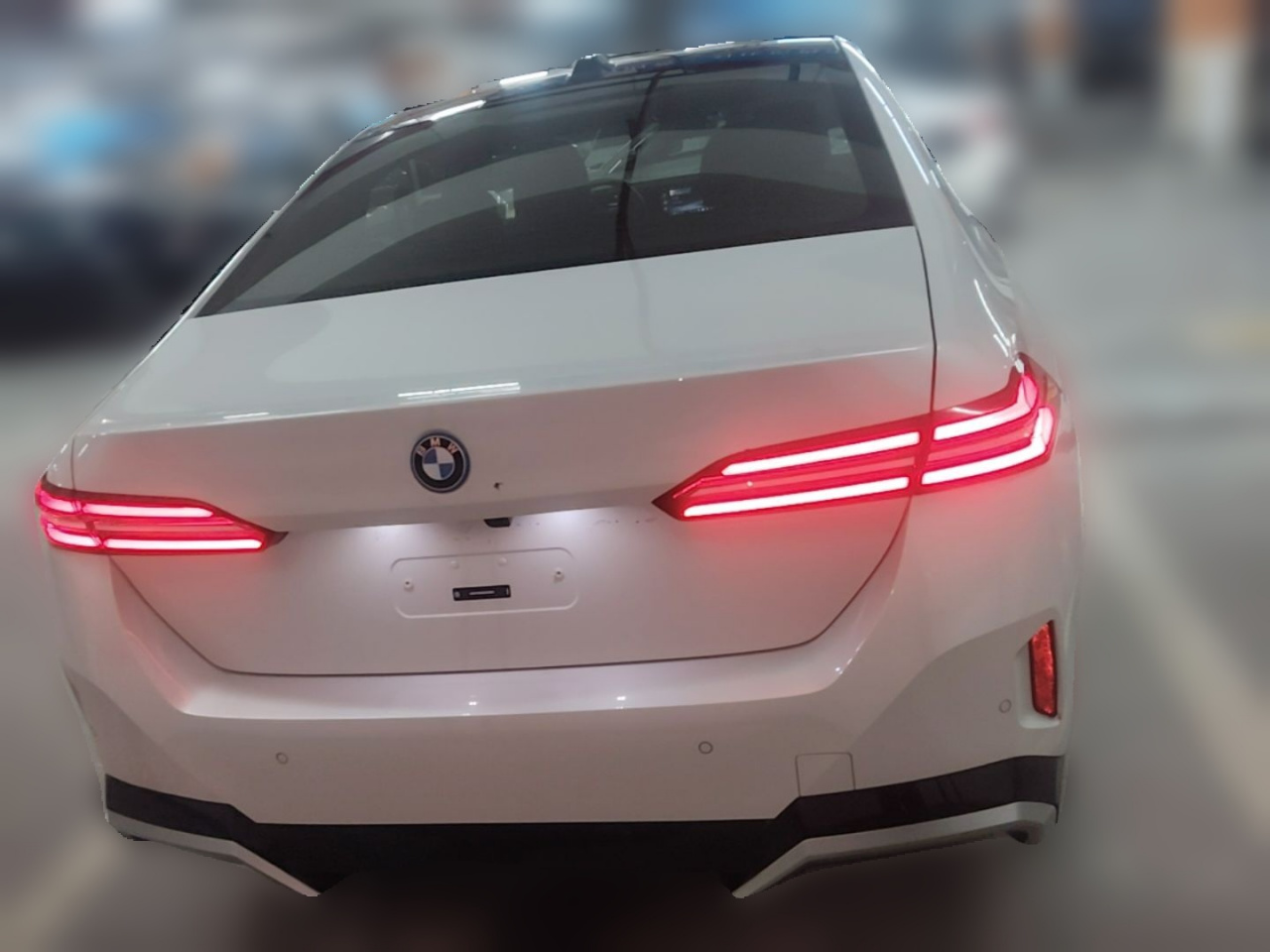 i5 2024 eDrive 35L Exclusive M Sport Package photo 5