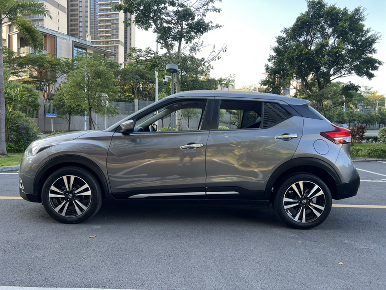 2020 1.5L XV CVT Connected Luxury photo 3