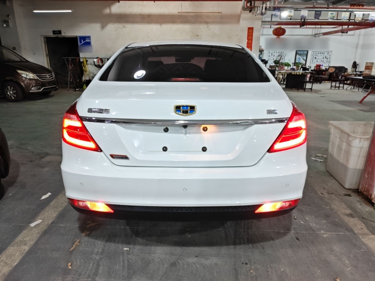 Emgrand 2017 Sedan 1.3T CVT Premium photo 5