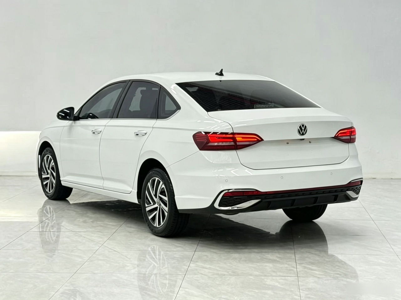Lavida 2023 1.5L AT photo 4