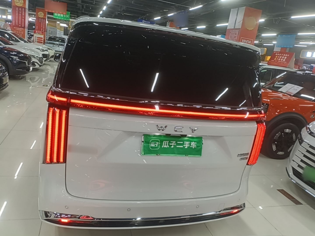 2025 AWD 8 photo 3