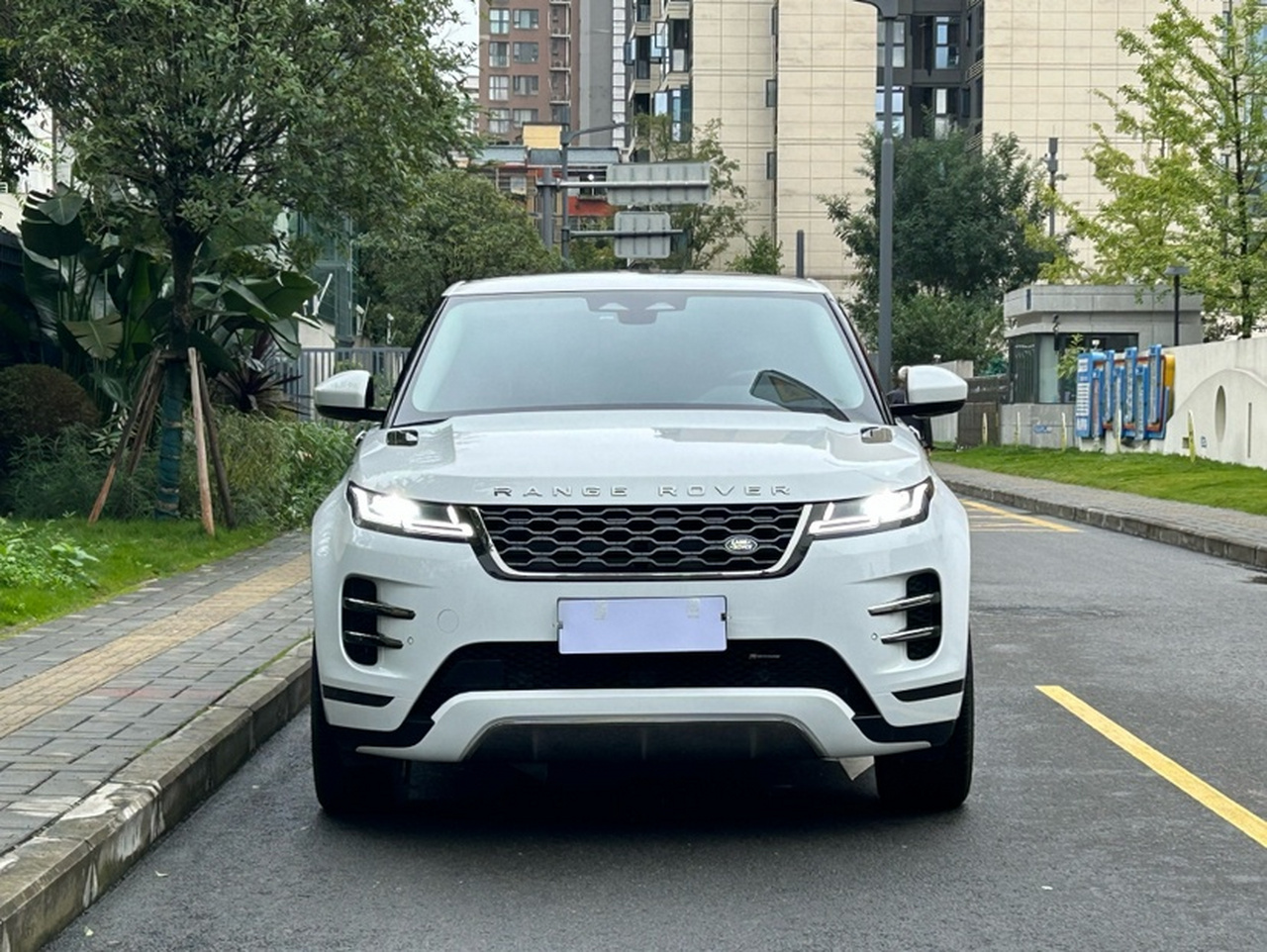 Range Rover Evoque 2022 Evoque L 249PS R-Dynamic Luxury photo 3