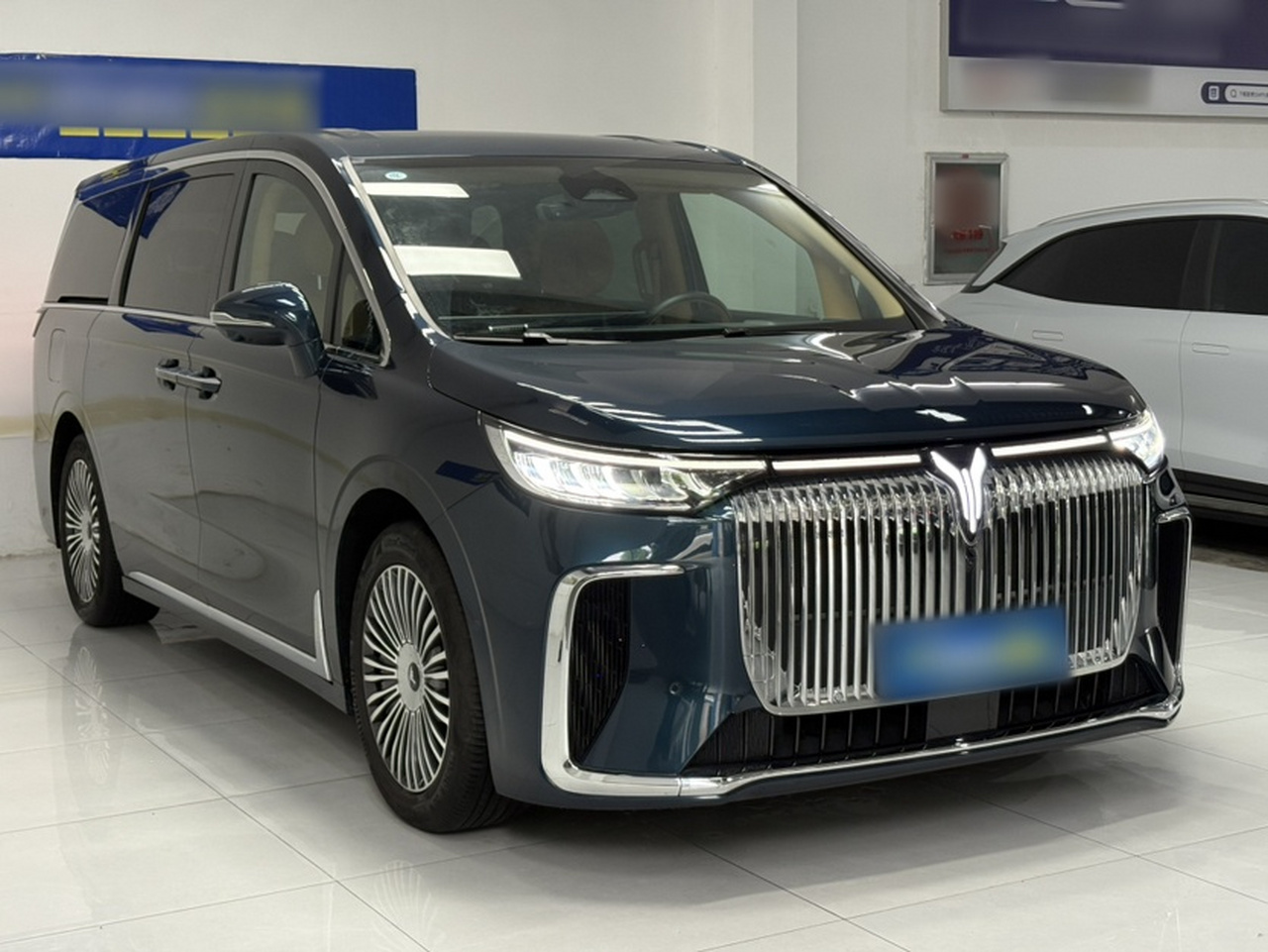 Voyah Dreamer 2025 PHEV AWD Premium photo 2