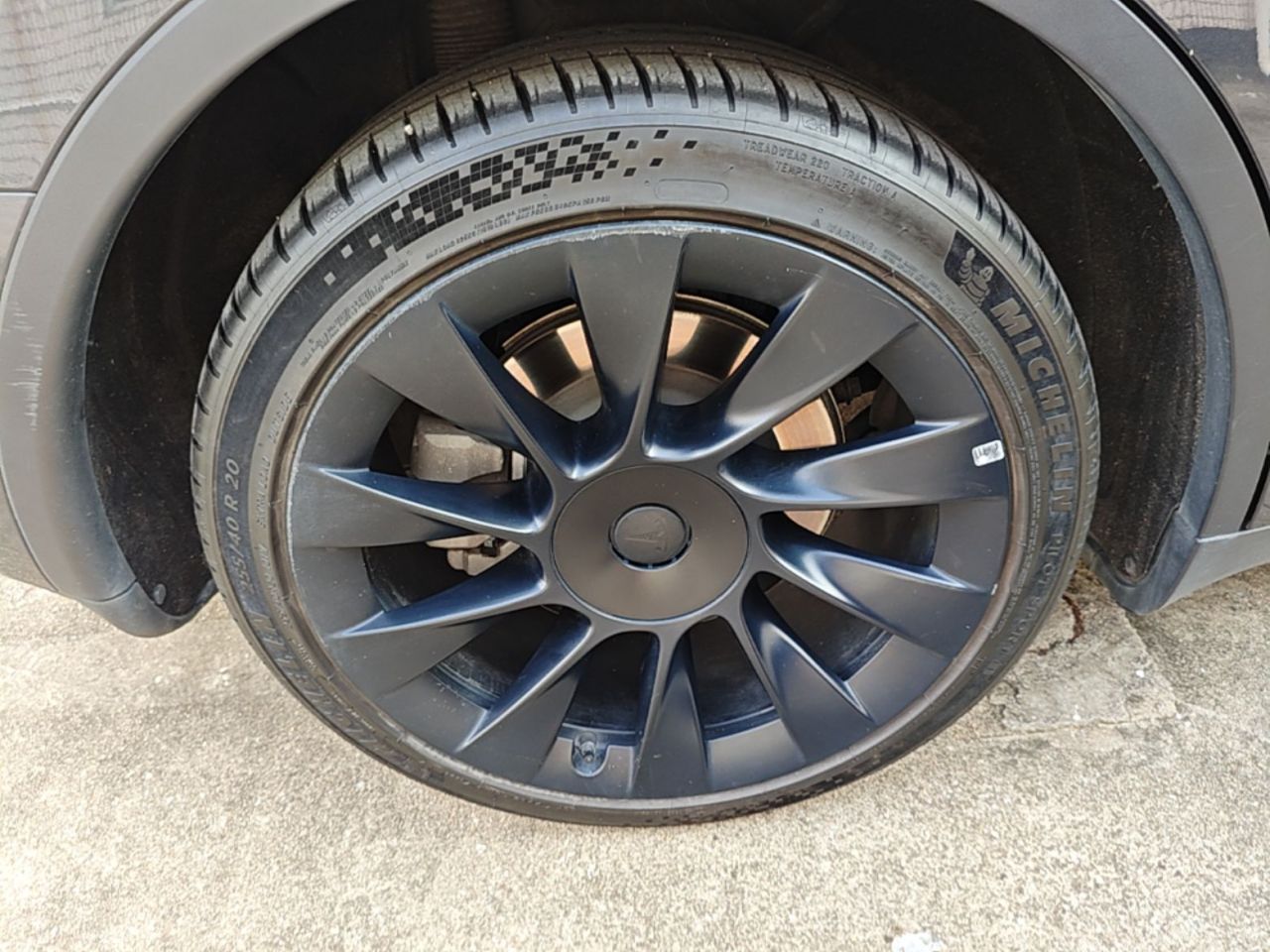 Model Y 2024 RWD photo 4