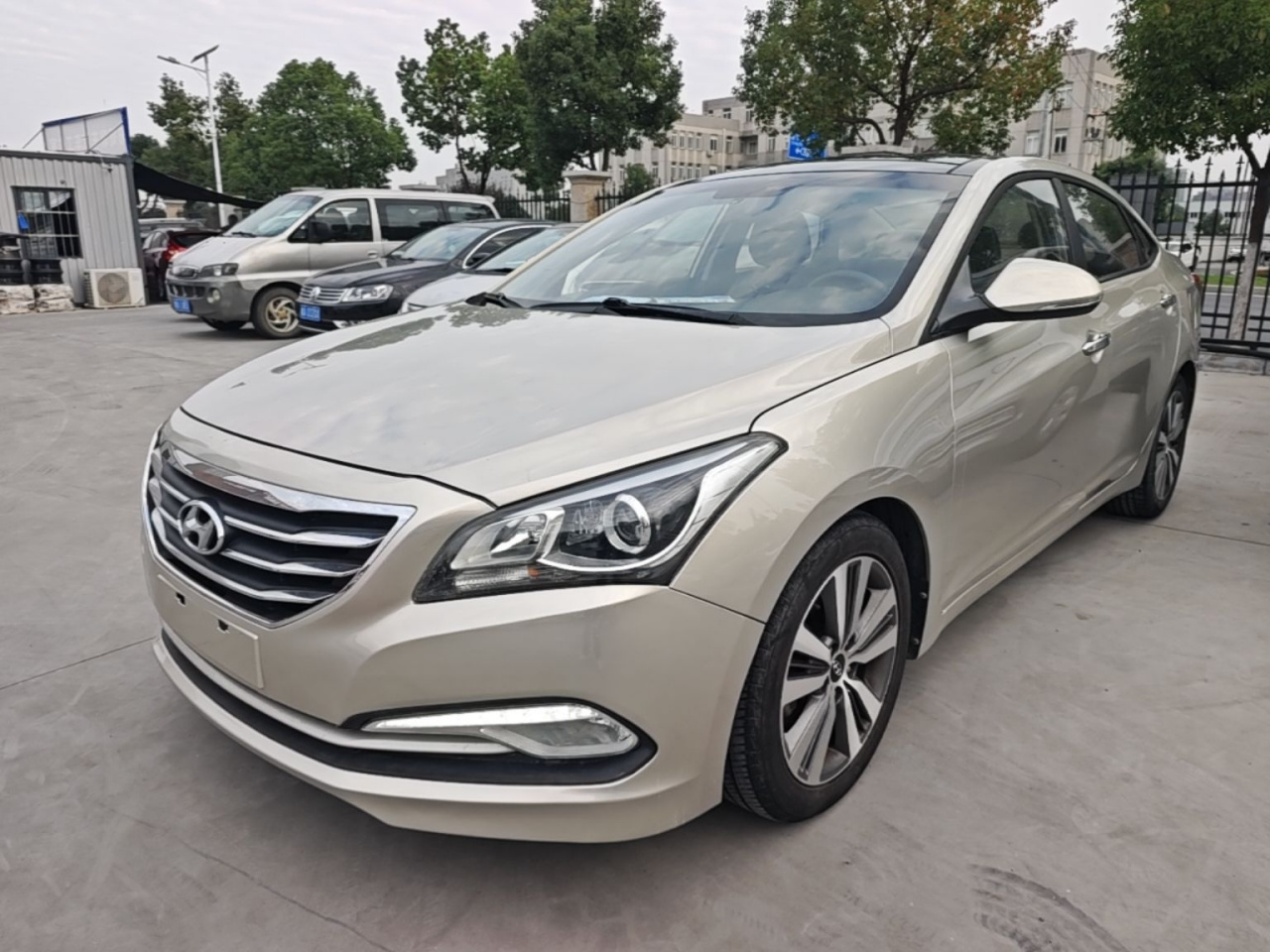 Mistra 2014 1.8L AT Premium DLX