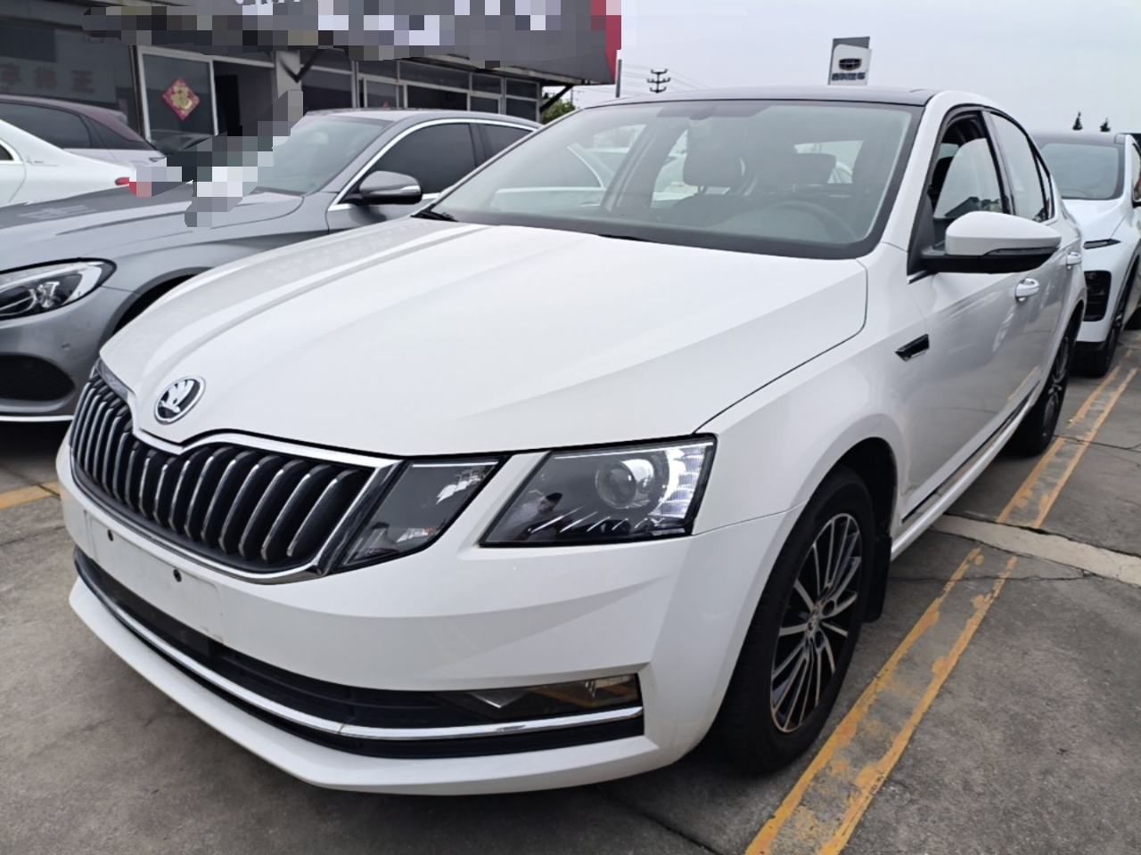 Octavia 2018 1.6L AT Luxury