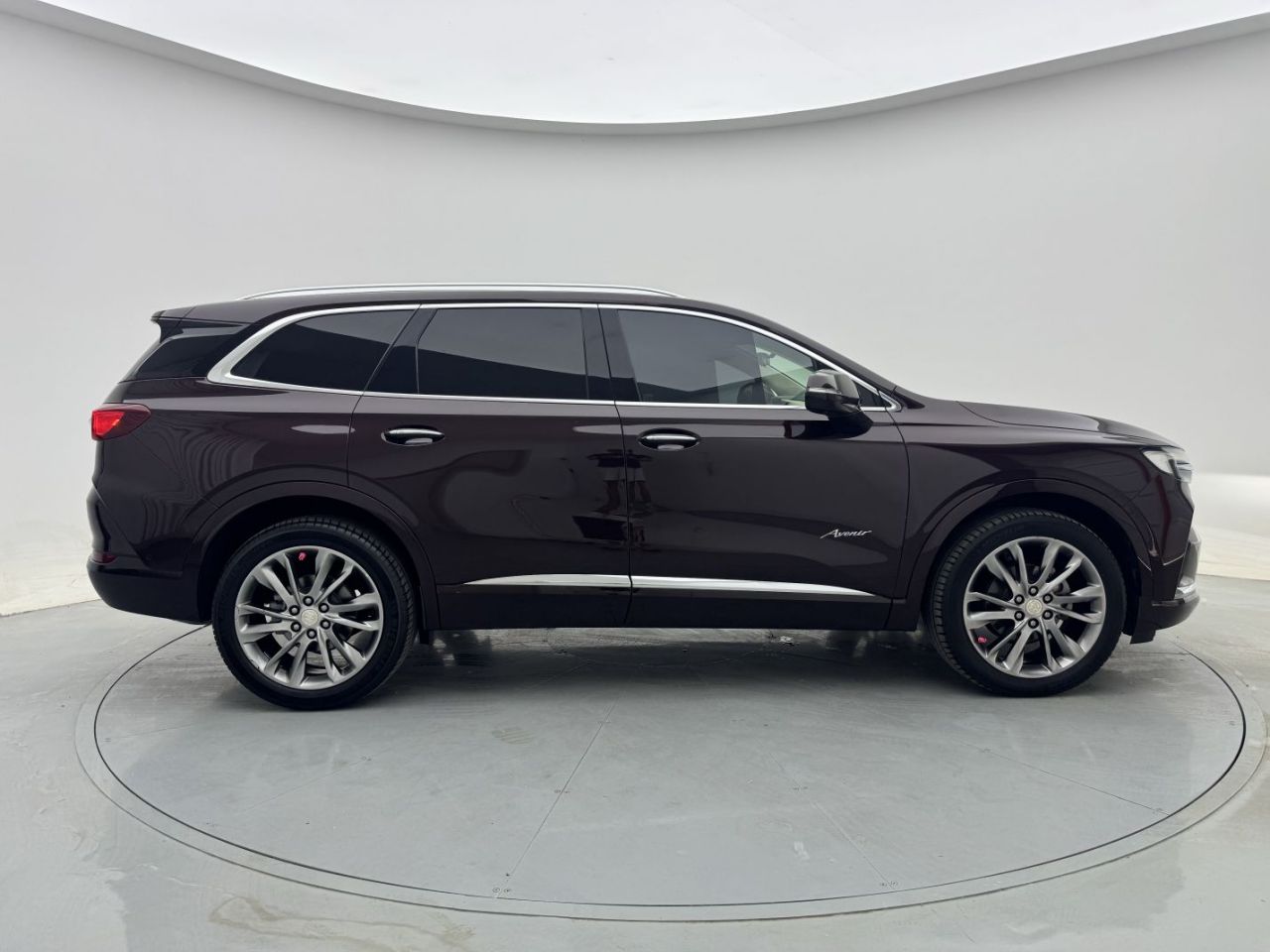 2020 28T AWD Avenir photo 4
