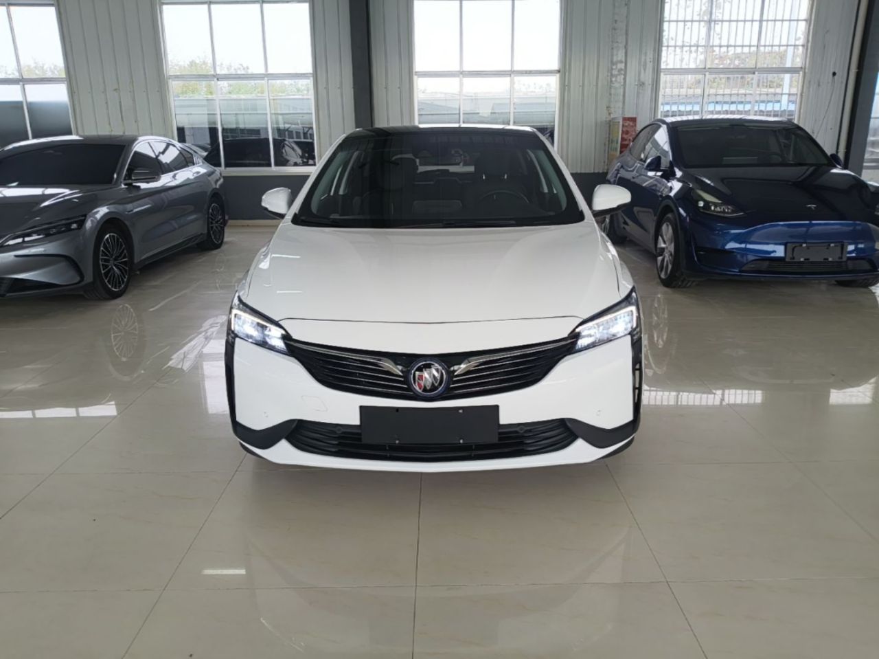 6 2020 PHEV photo 2