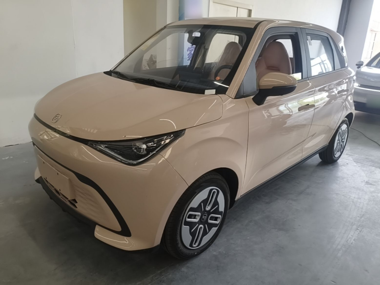 QQ 2025 405km