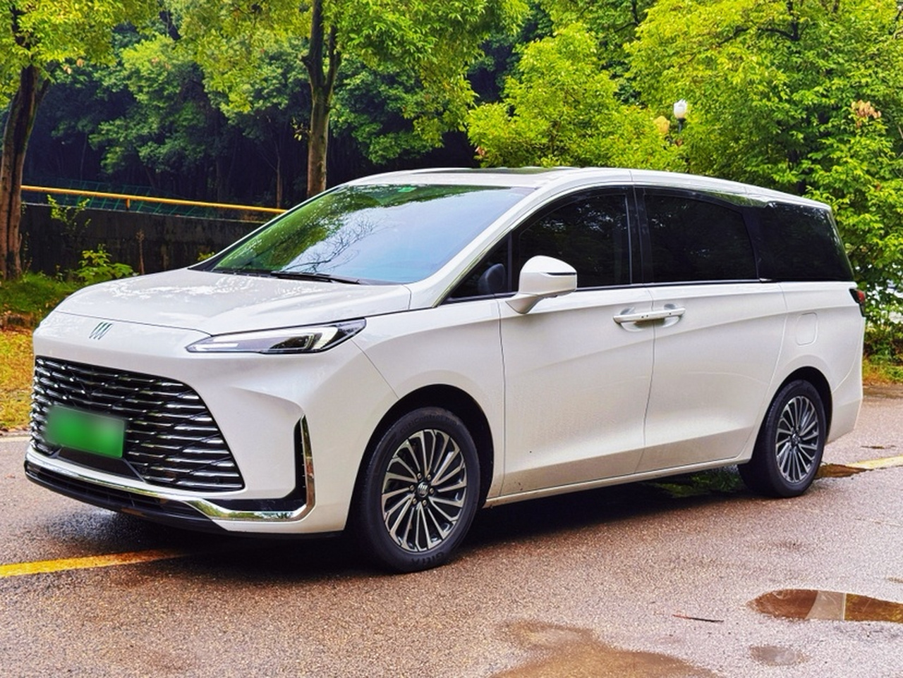 GL8 EV 2025 Exclusive