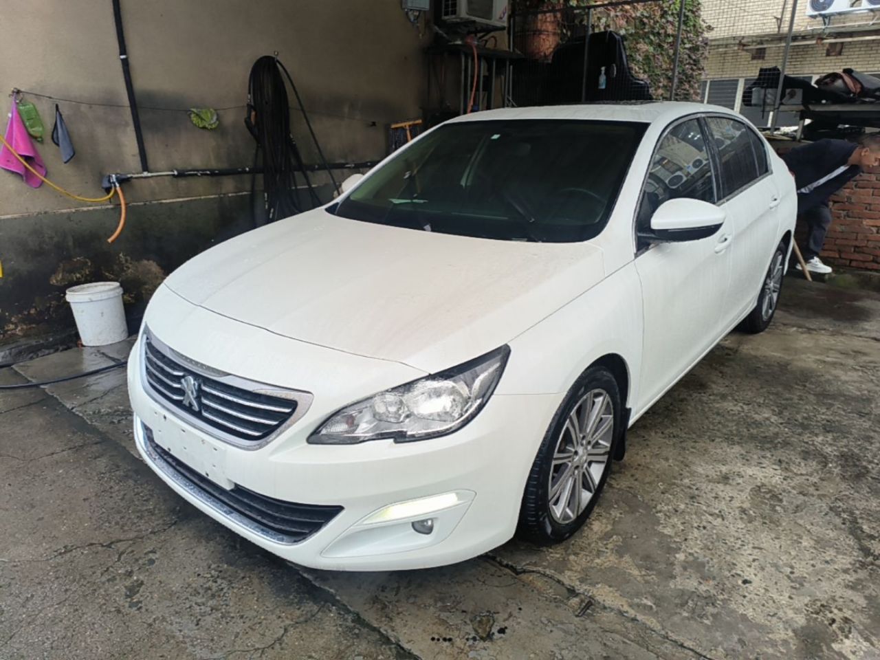 408 2014 1.8L AT Luxury