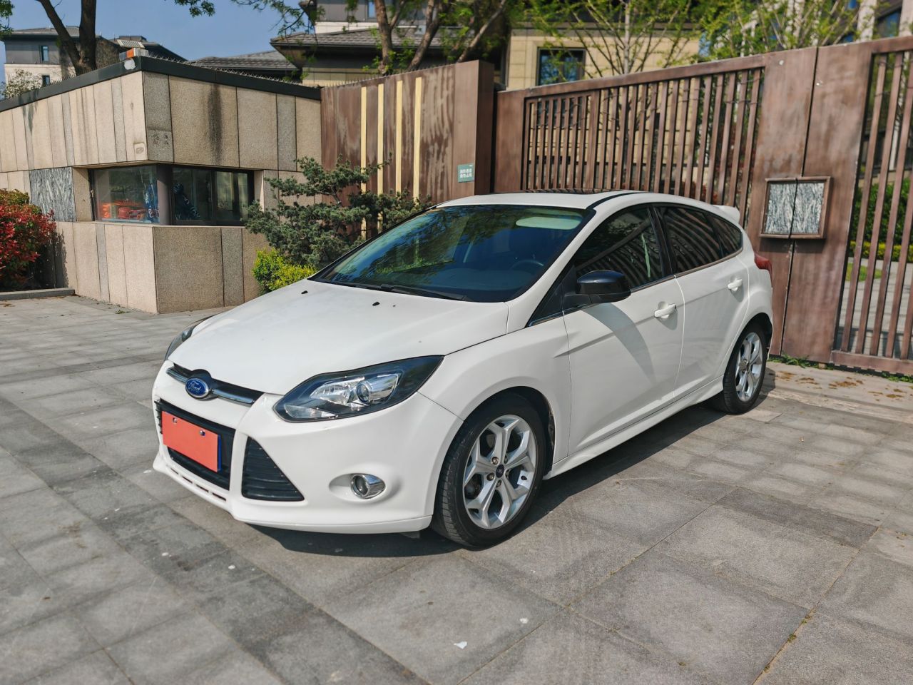 Focus 2012 Hatchback 2.0L AT Luxury Sport