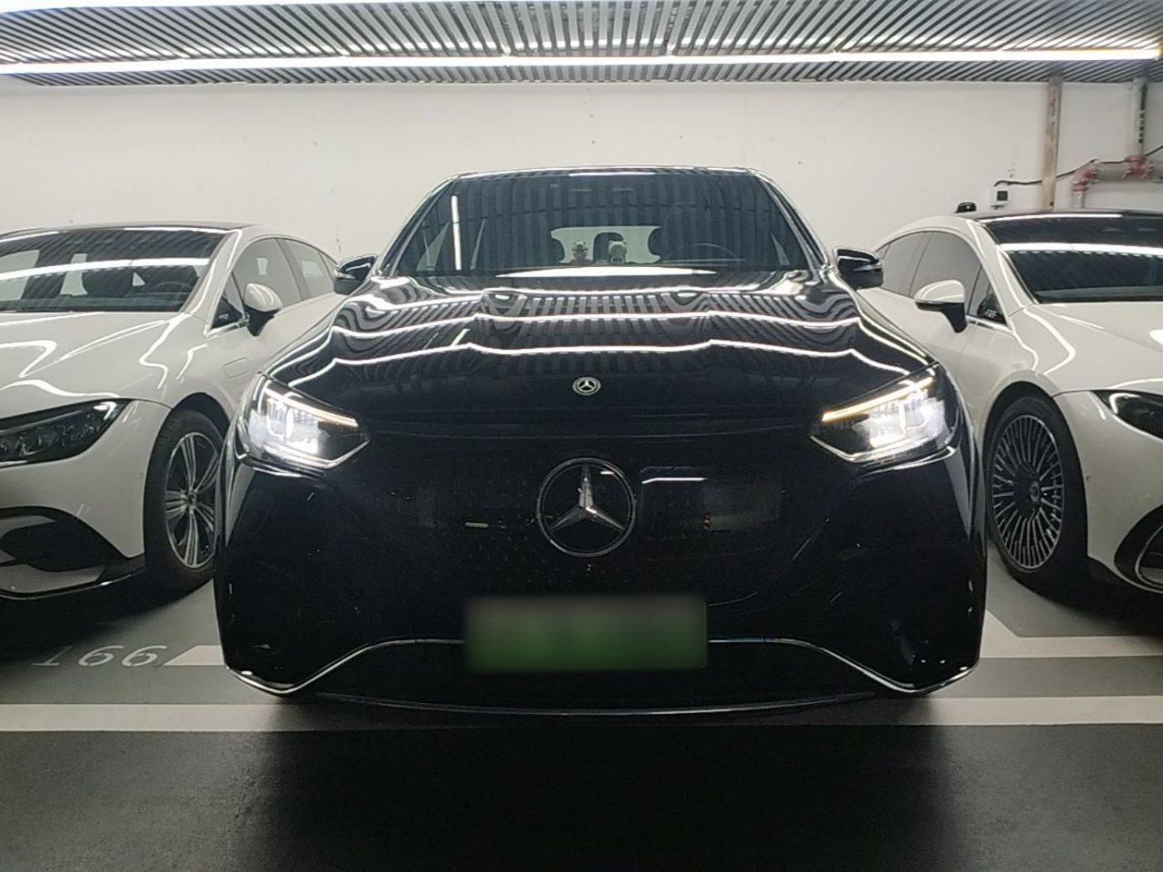 EQE SUV 2023 350 4MATIC Luxury photo 2