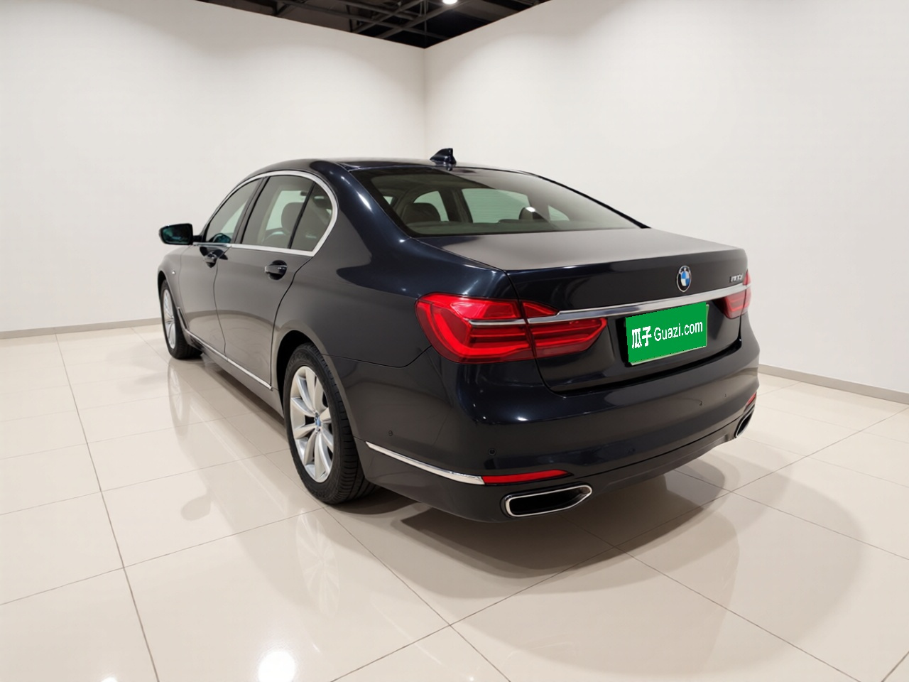 7 Series 2016 740Li Leading photo 4