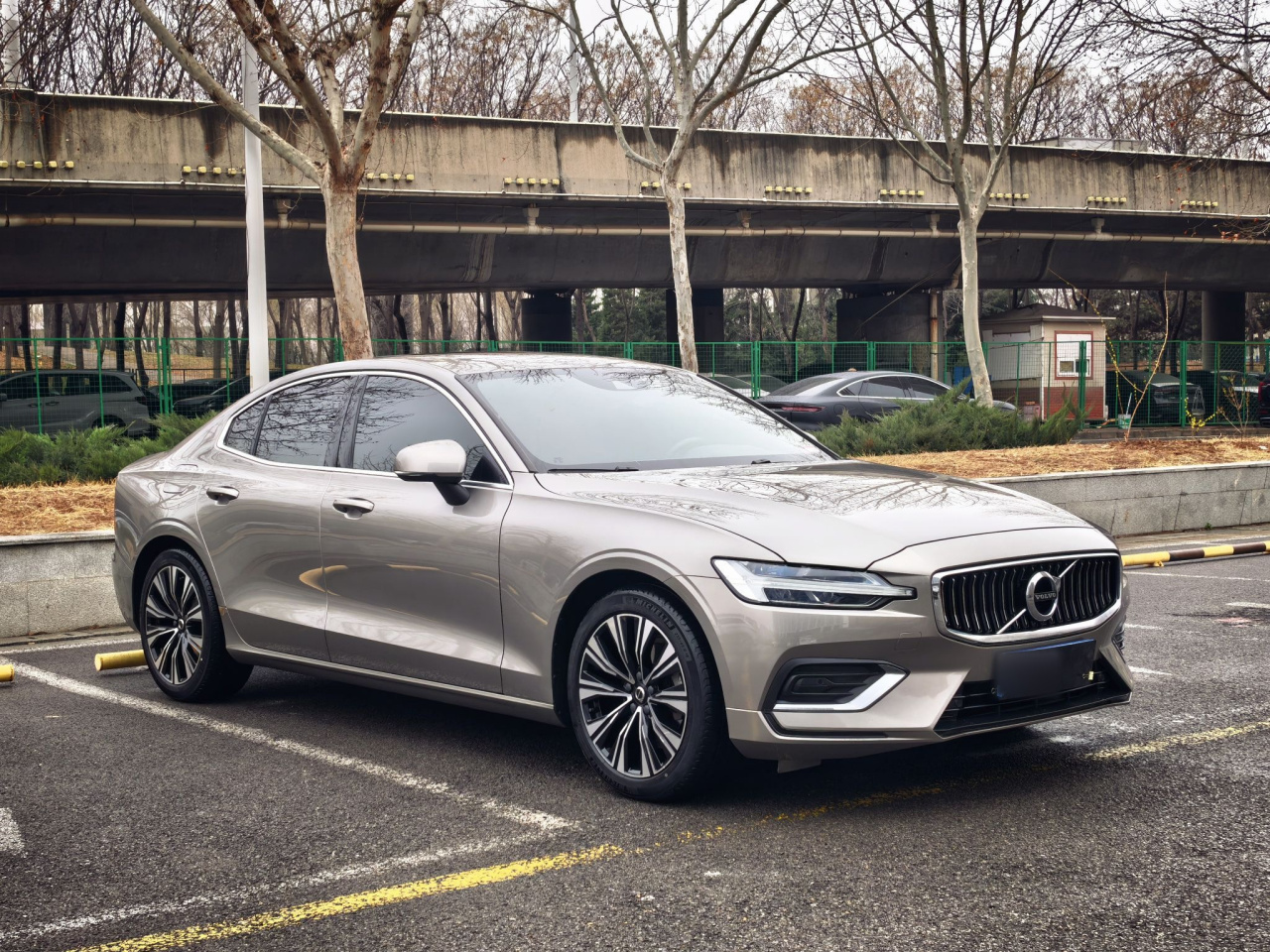 S60 2022 B4 Luxury photo 3