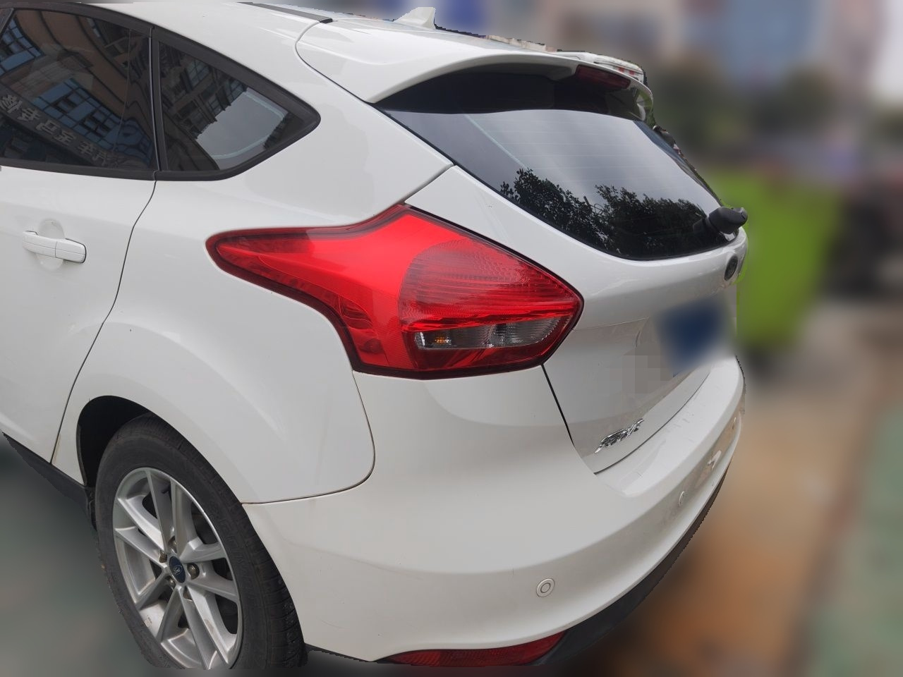 Focus 2018 Hatchback Classic 1.6L MT Fashion photo 4