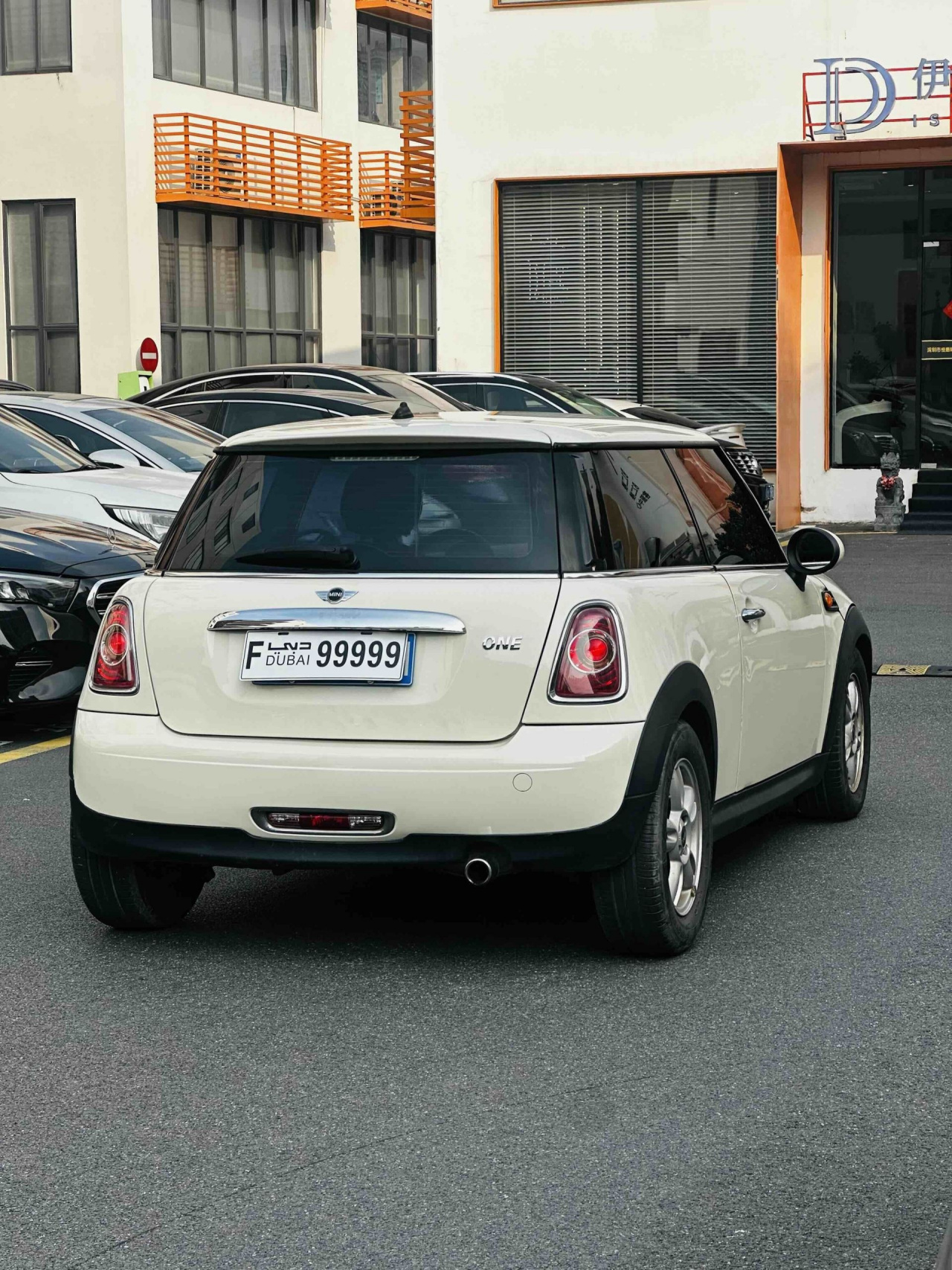 2011 1.6L ONE photo 4