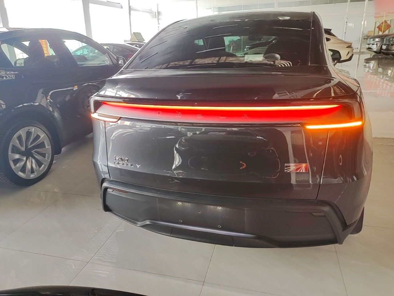Model Y 2025 RWD Launch Edition photo 5