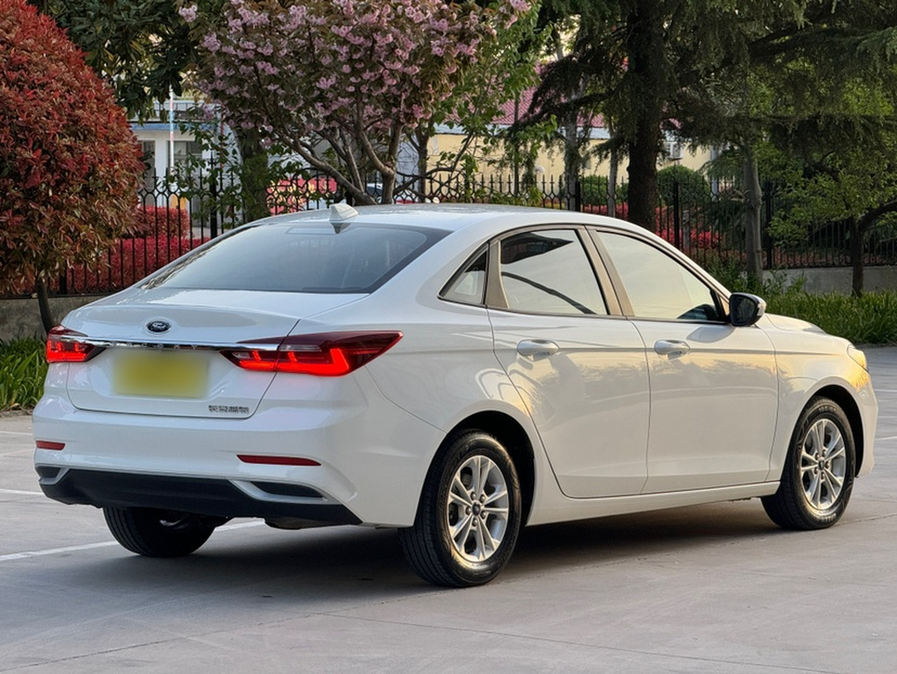 Escort 2021 1.5L AT photo 4