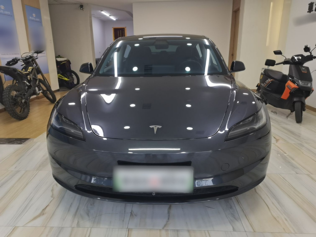 Model 3 2023 RWD photo 2