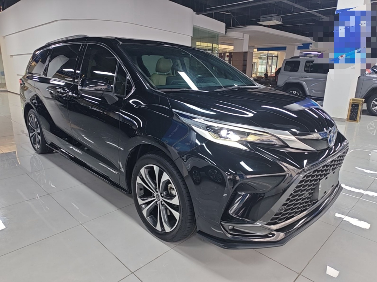 Granvia 2022 2.5L Hybrid photo 3