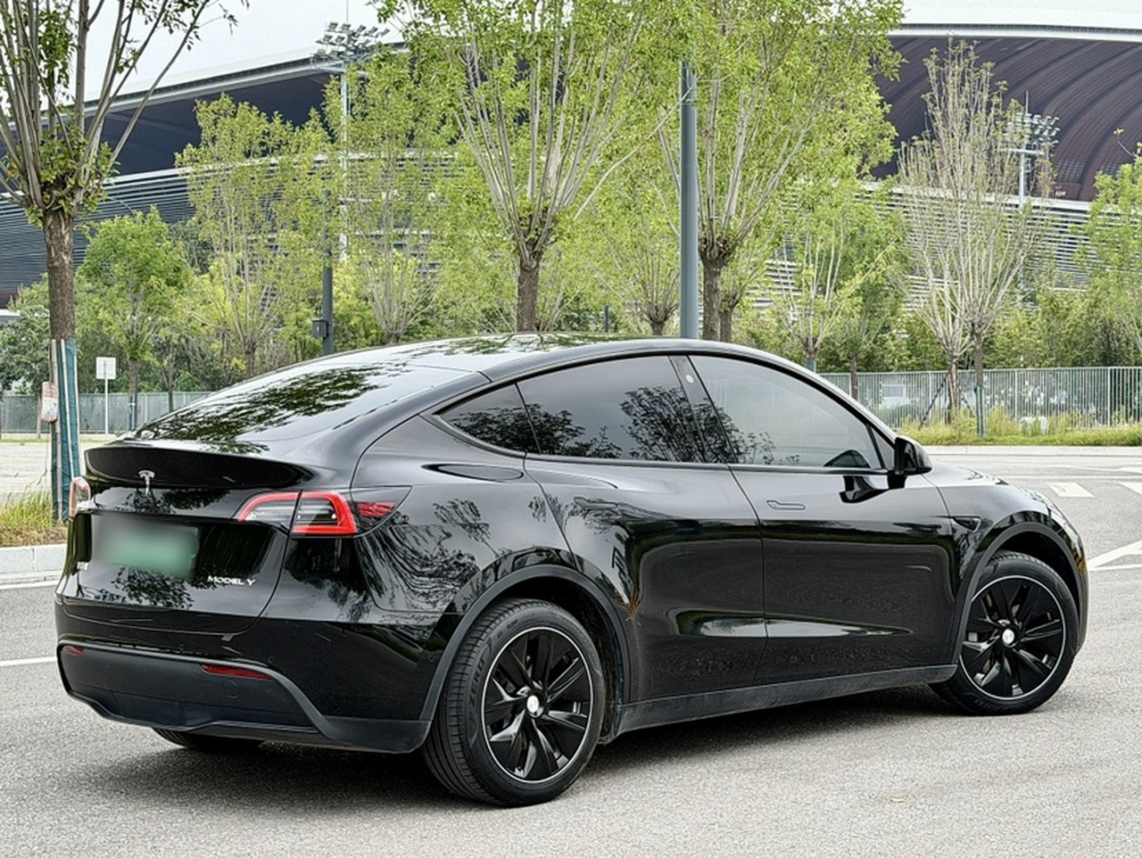 Model Y 2022 RWD photo 2