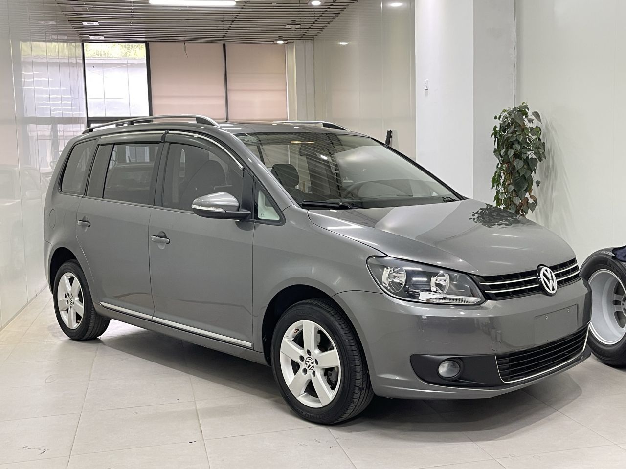 2013 1.4T DSG Comfort 5-Seater photo 3
