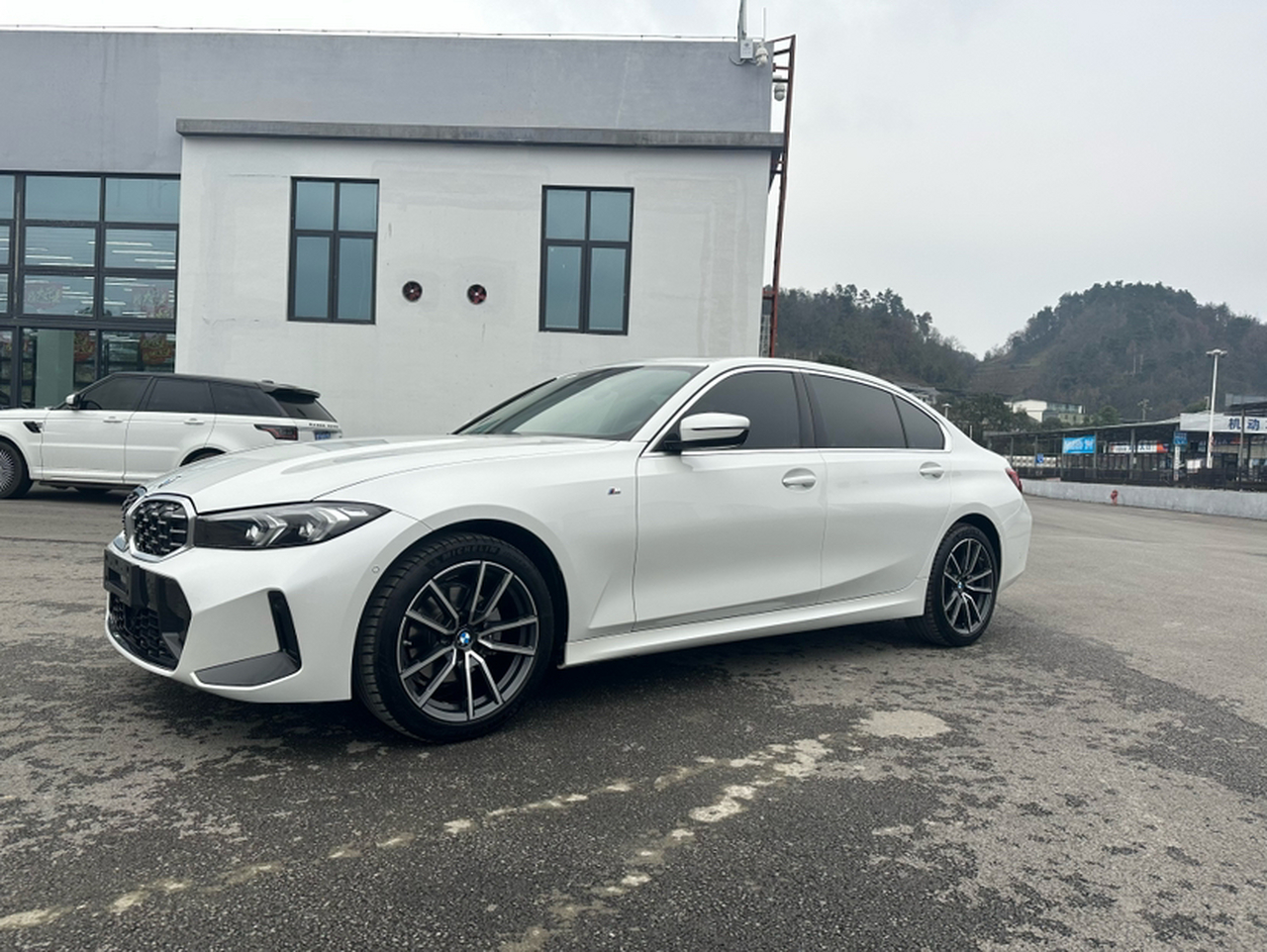 3 Series 2025 325Li M Sport Package