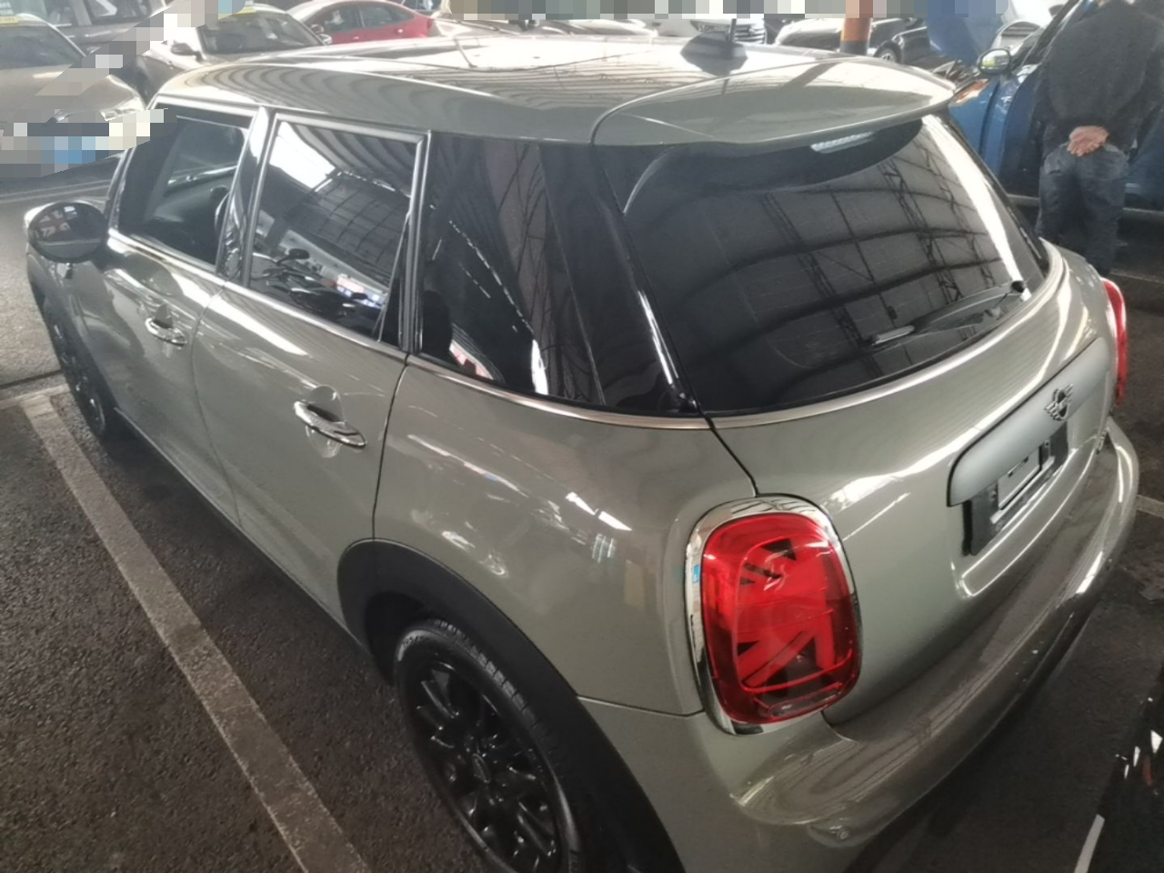 2023 1.5T ONE 5-Door photo 4