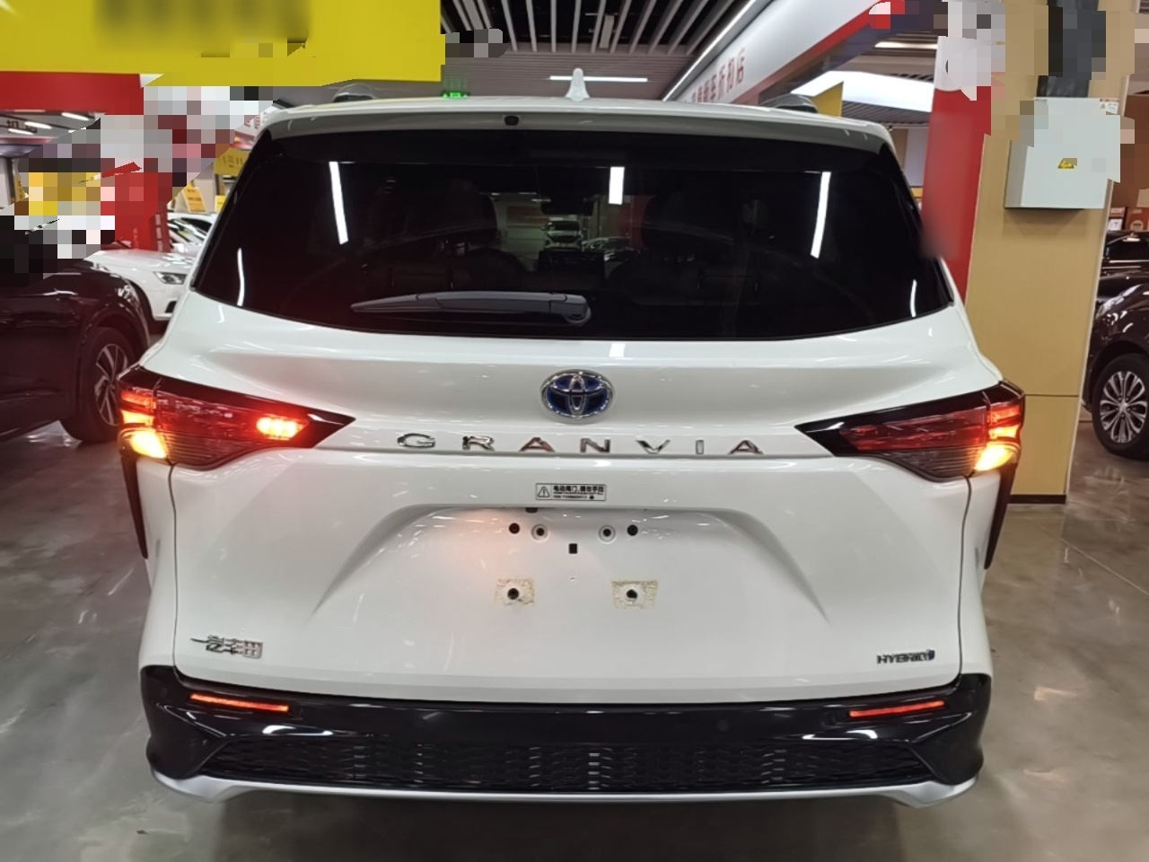 Granvia 2023 2.5L Hybrid Premium PLUS photo 3