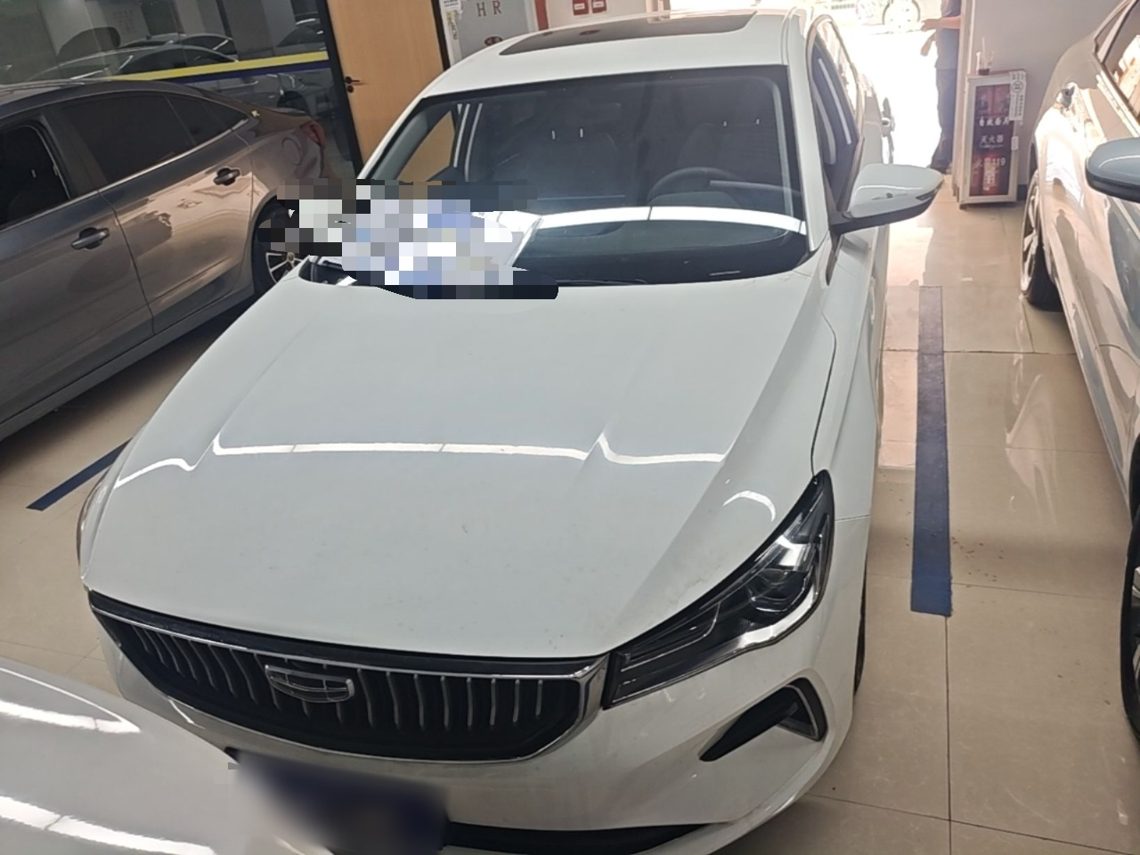 Emgrand 2023 4 Champion 1.5L CVT Luxury photo 2