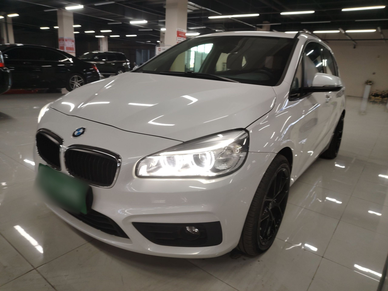 2 Series Wagon 2016 218i Leading