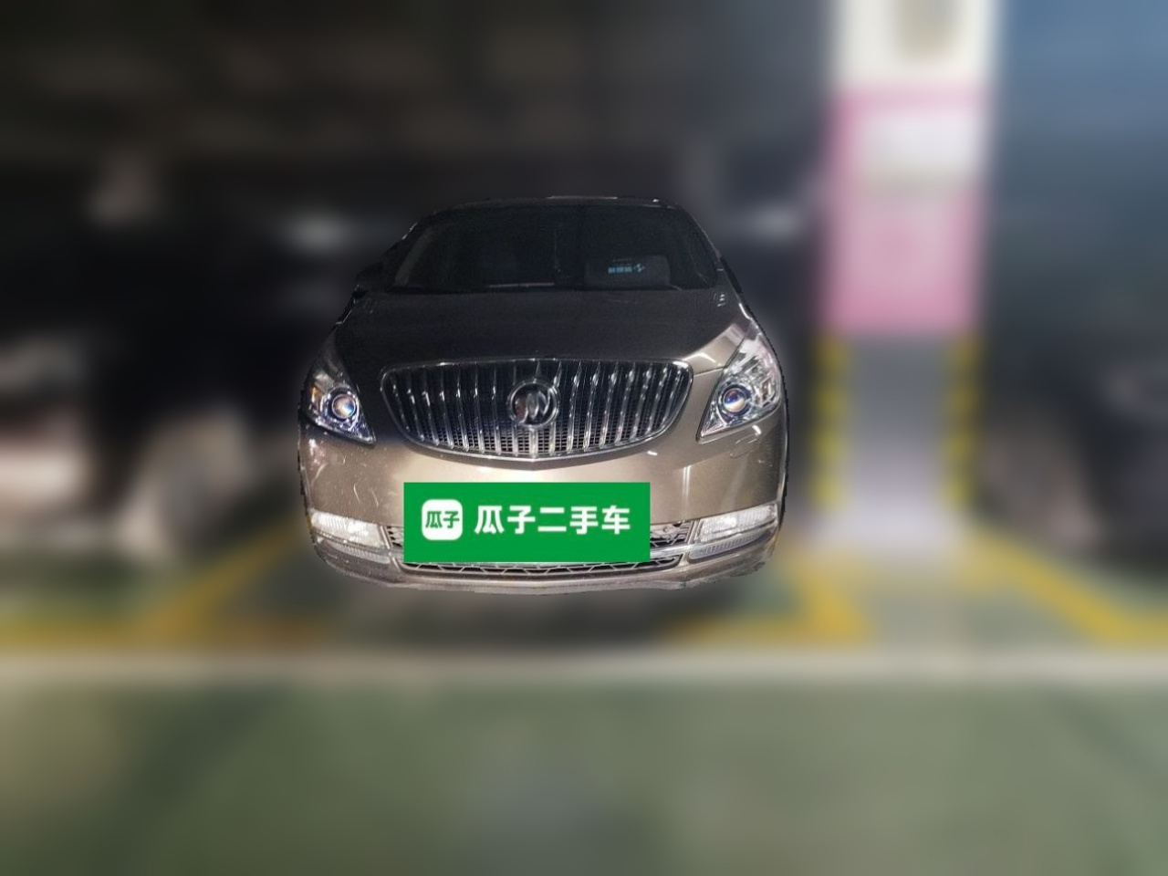 GL8 2015 2.4L Luxury Business Exclusive photo 2
