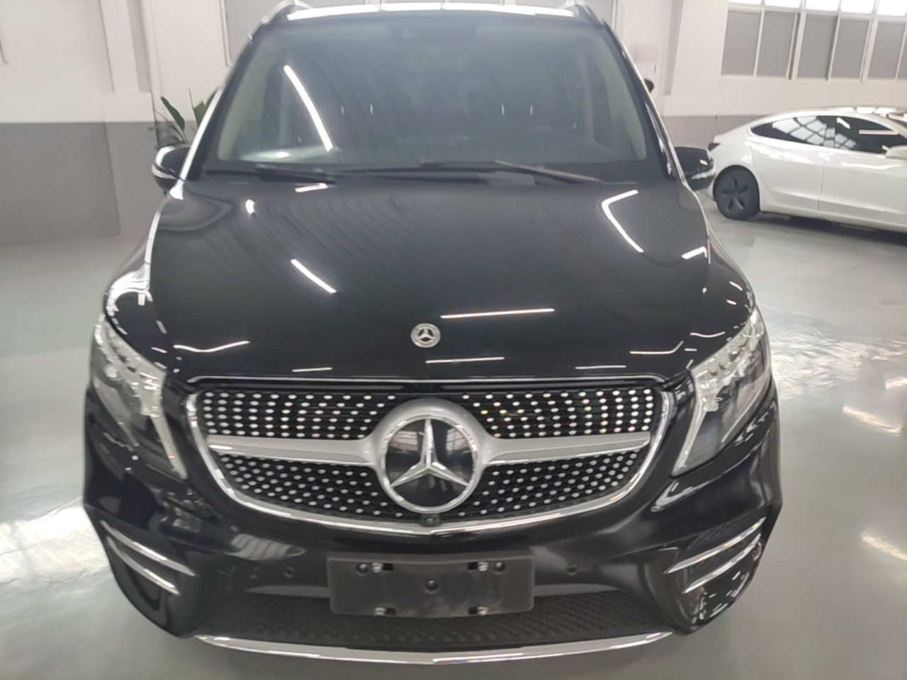 V-Class 2021 V 260 L Long Wheelbase Luxury photo 2