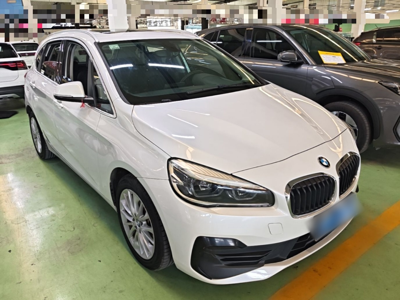 2 Series Wagon 2018 218i Leading photo 3