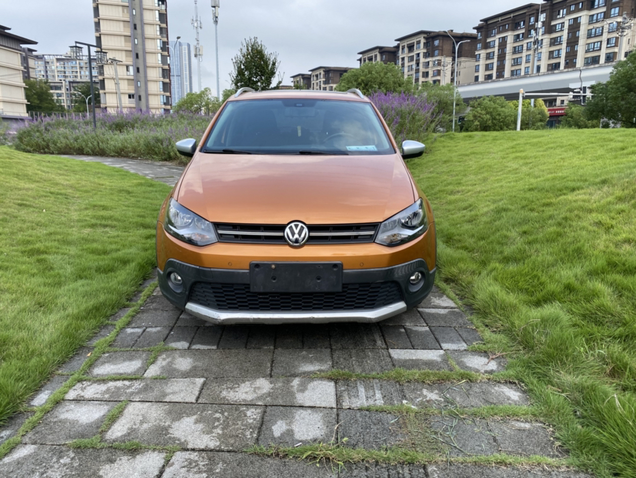2014 1.6L Cross Polo AT photo 2