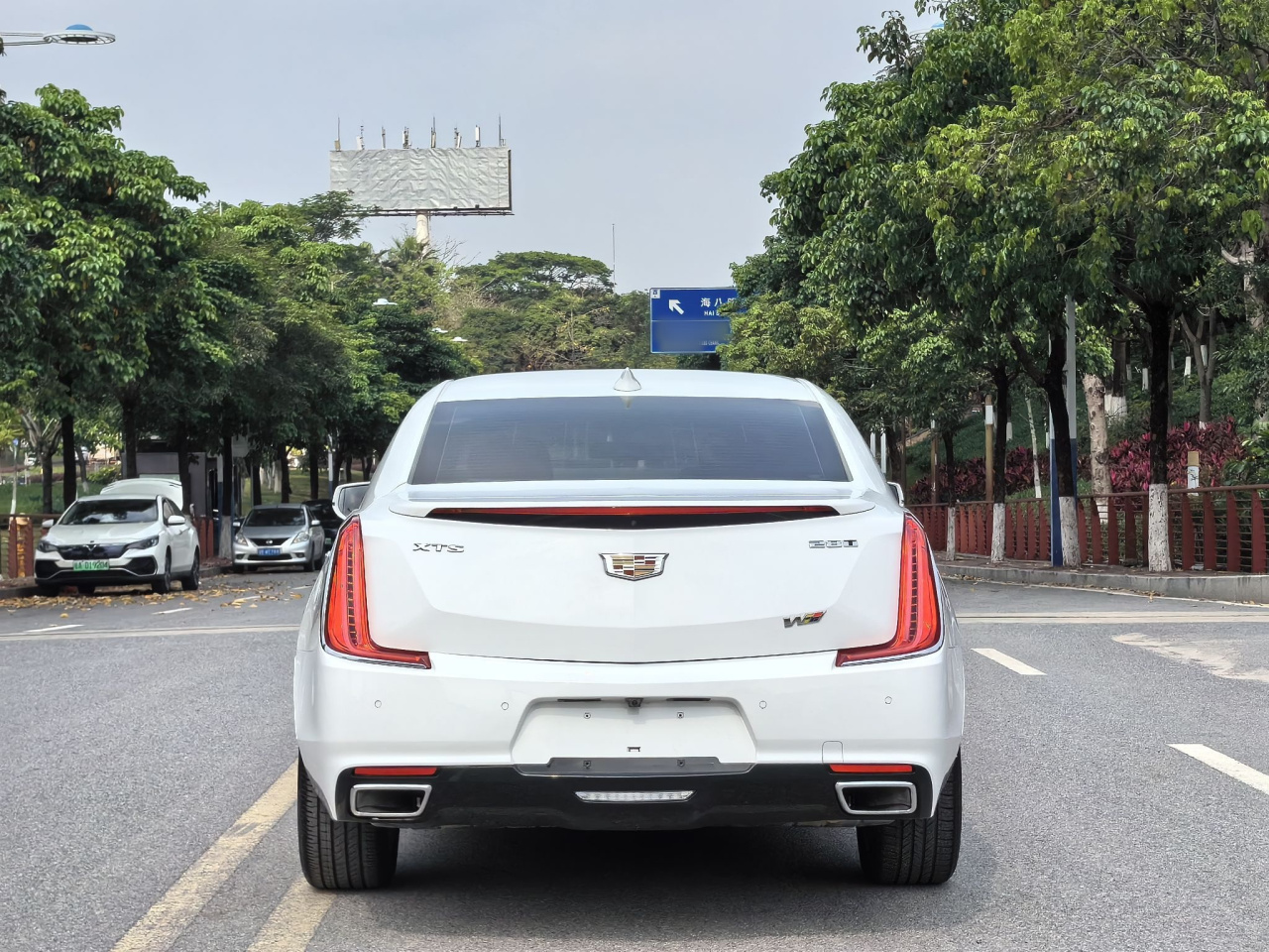 XTS 2018 28T Tech photo 4