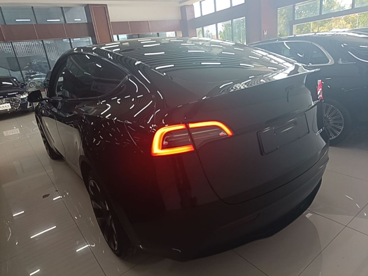 Model Y 2021 Standard Range RWD photo 4
