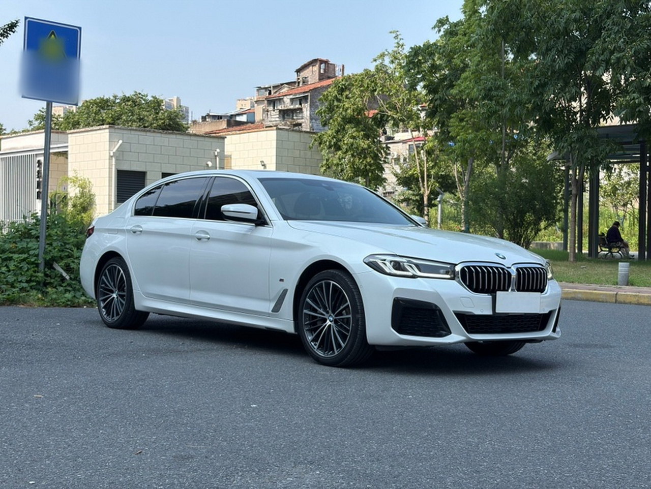 5 Series 2023 530Li Leading M Sport Package photo 4