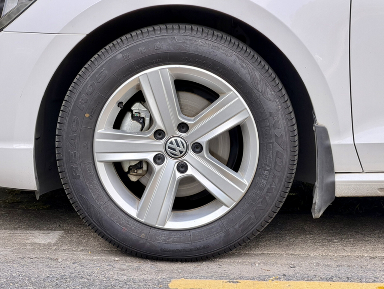 Lamando 2018 230TSI DSG photo 2