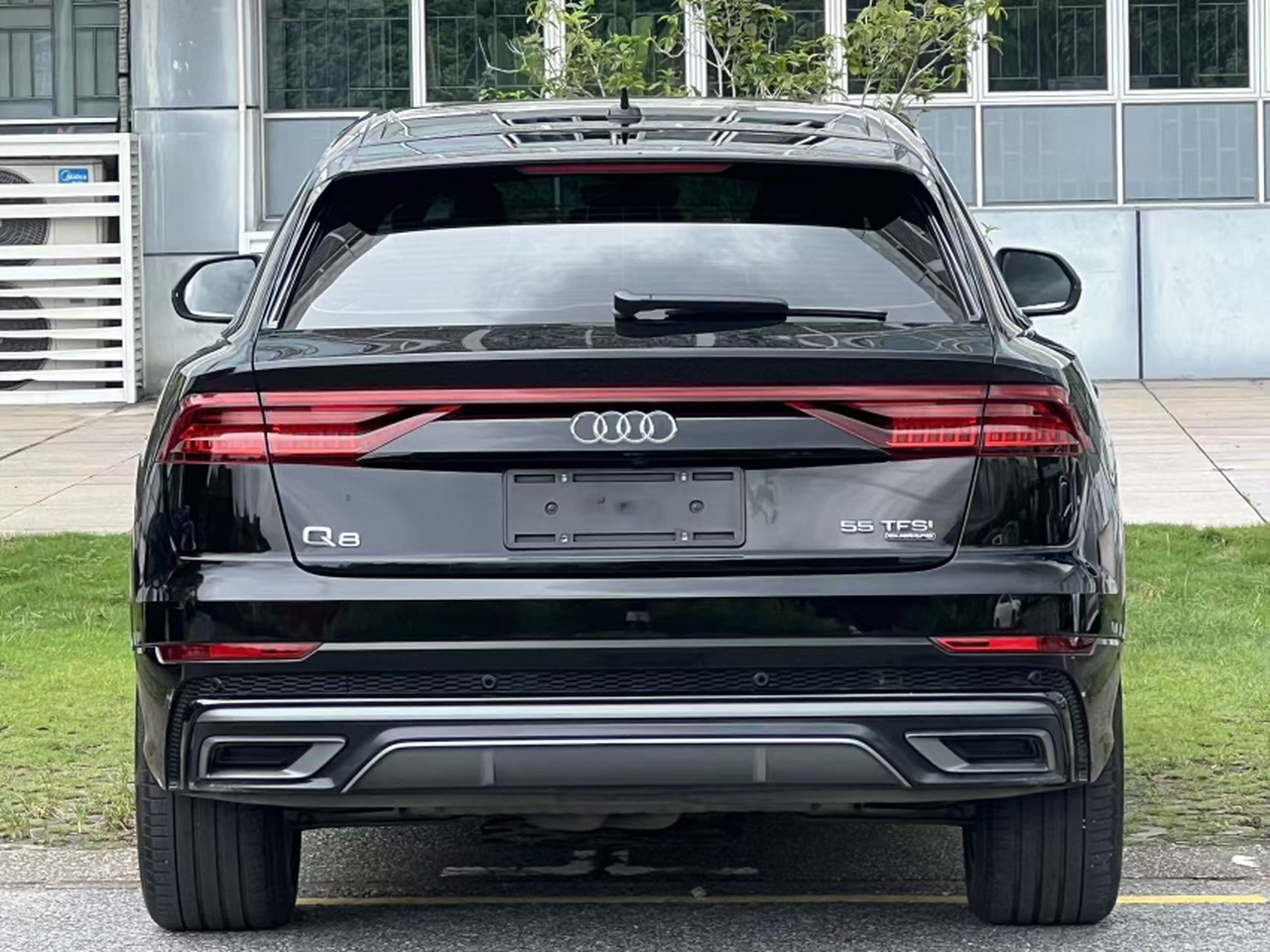 Q8 55 TFSI Luxury Dynamic photo 4