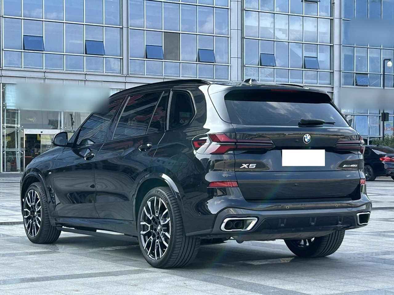 X5 2023 xDrive 40Li M M Sport Night Package photo 3