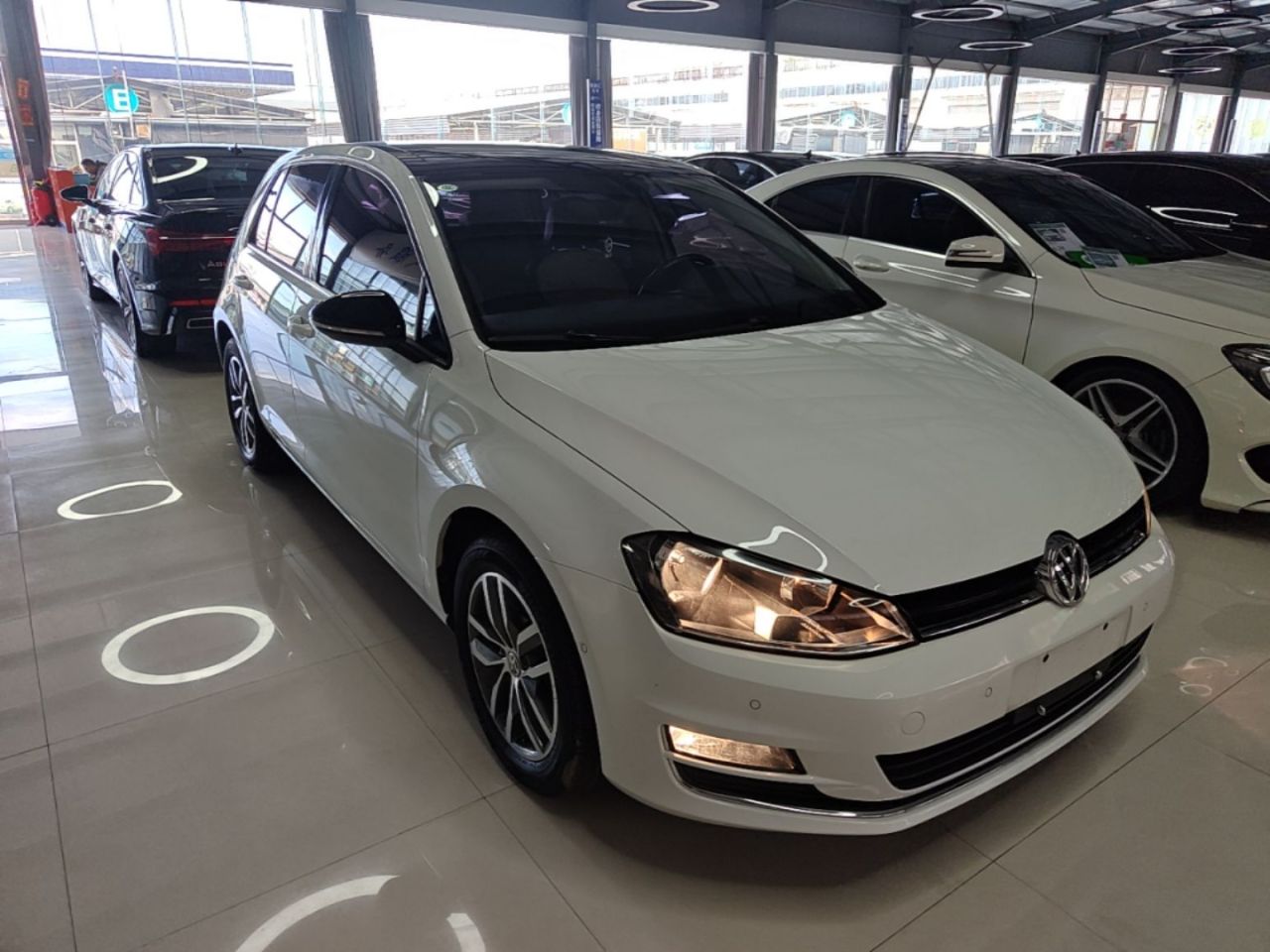 Golf 2017 230TSI AT Luxury Anniversary Edition photo 3