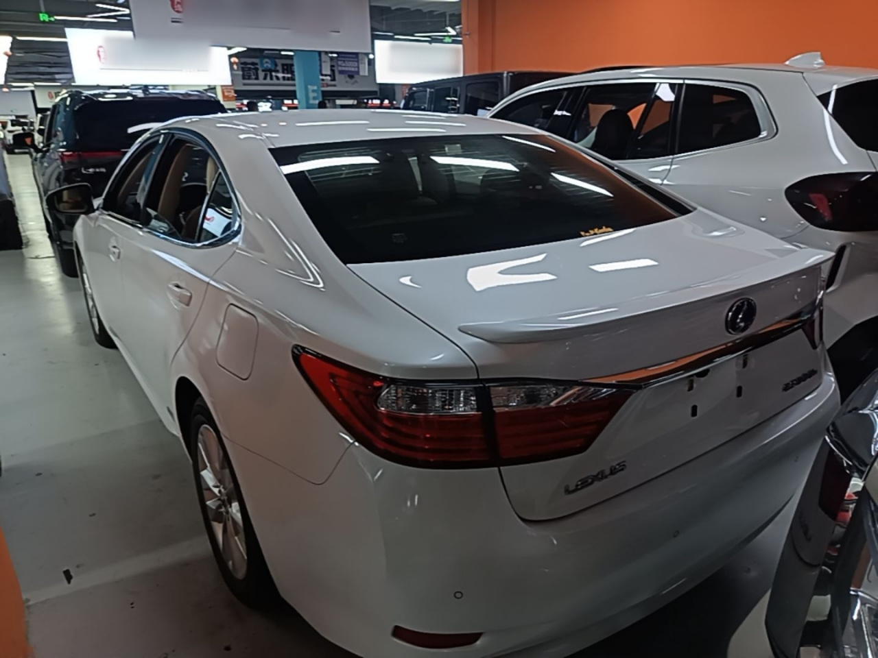 ES 2013 300h Elite photo 4