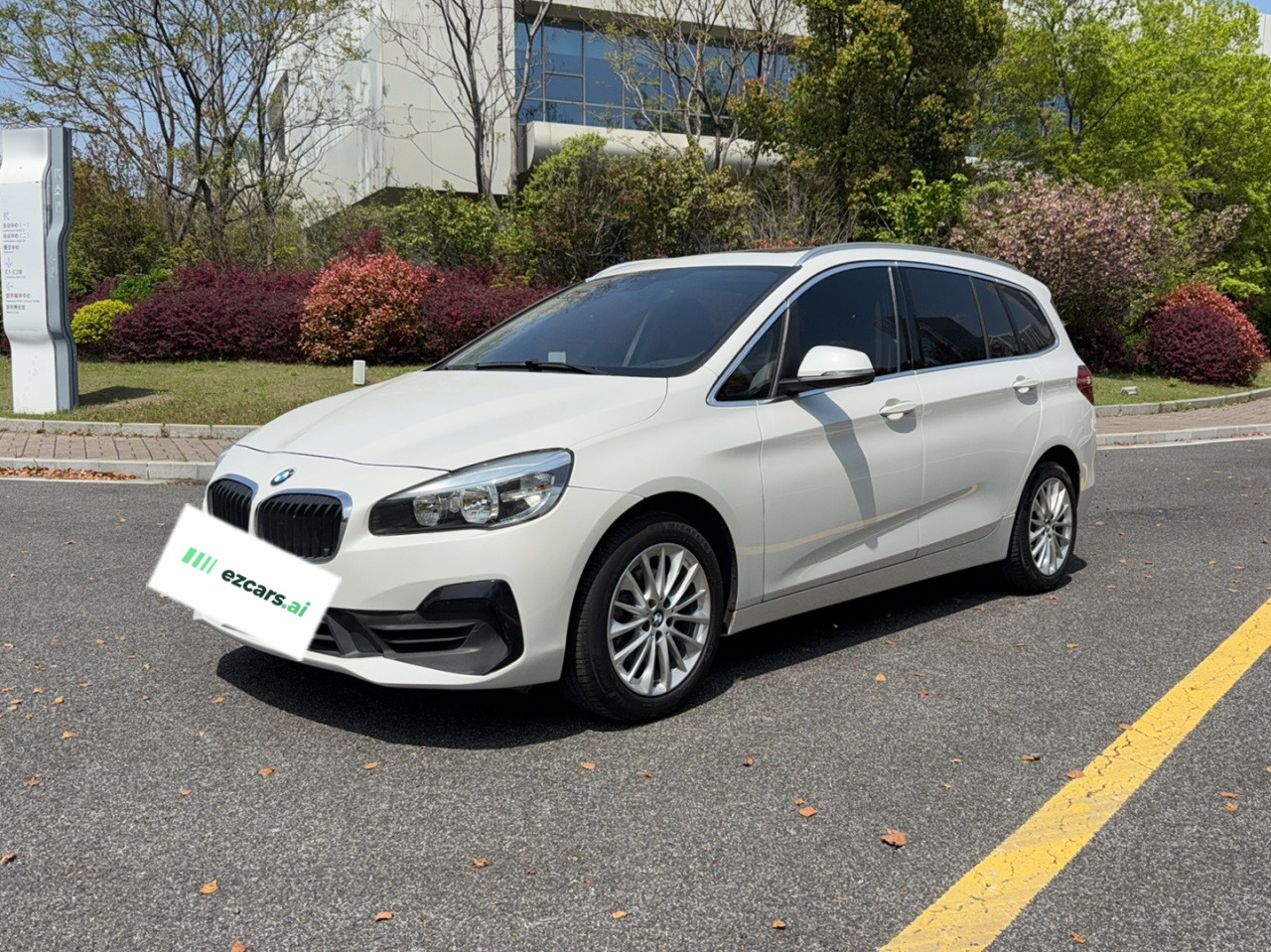 2 Series Wagon 2019 220i Leading