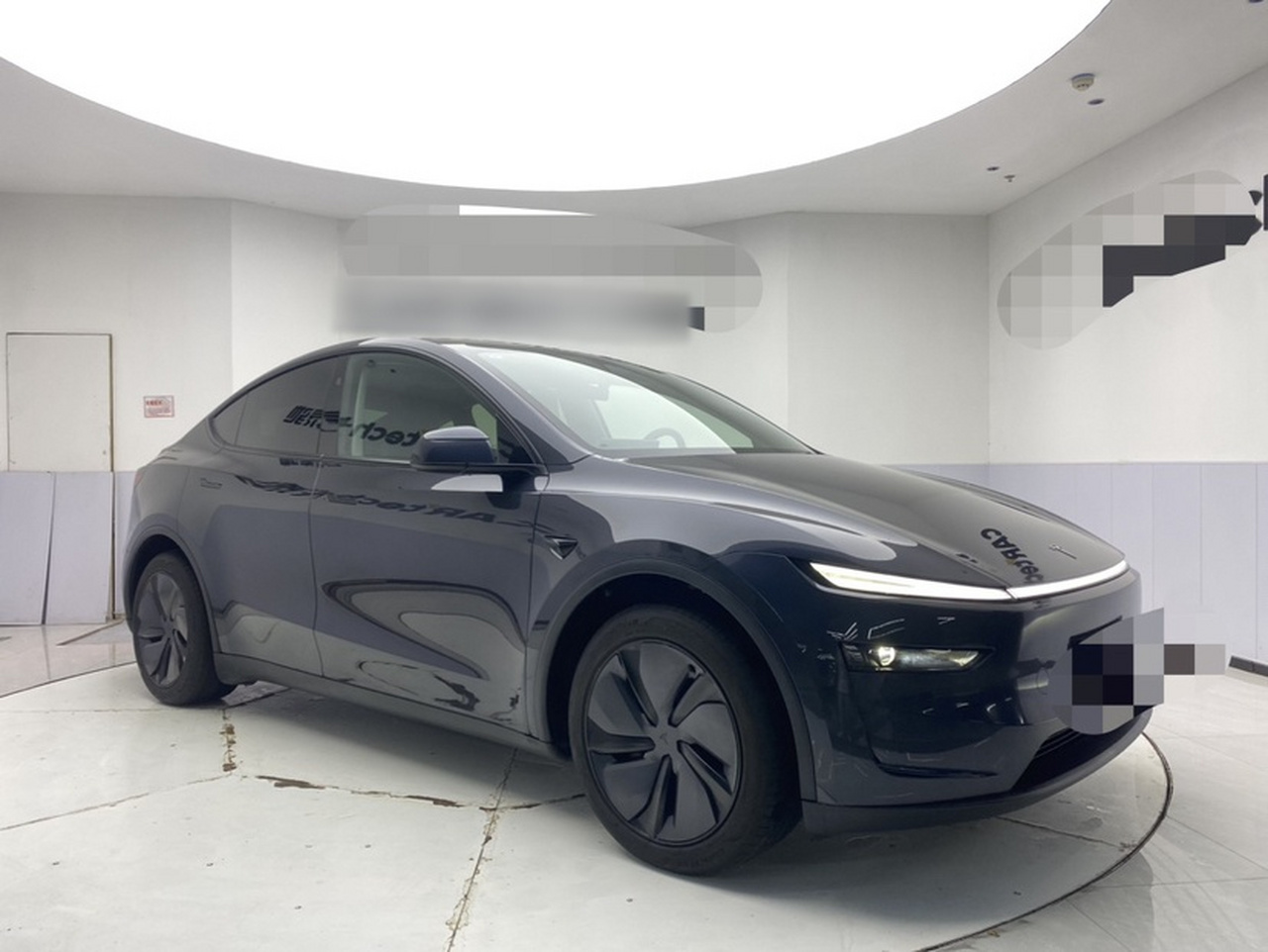 Model Y 2025 RWD Launch Edition photo 3