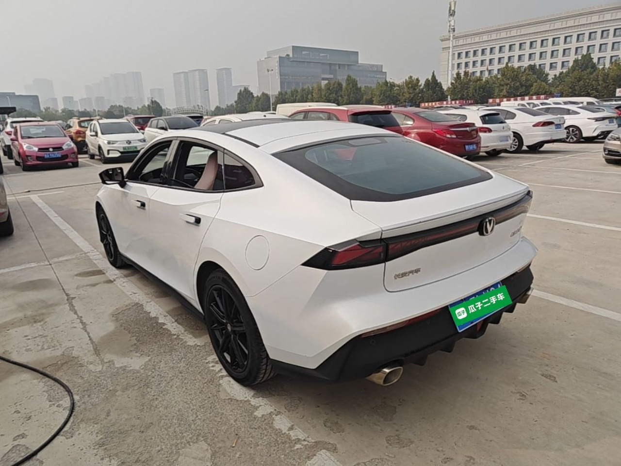 UNI-V 2023 1.5T Premium photo 4