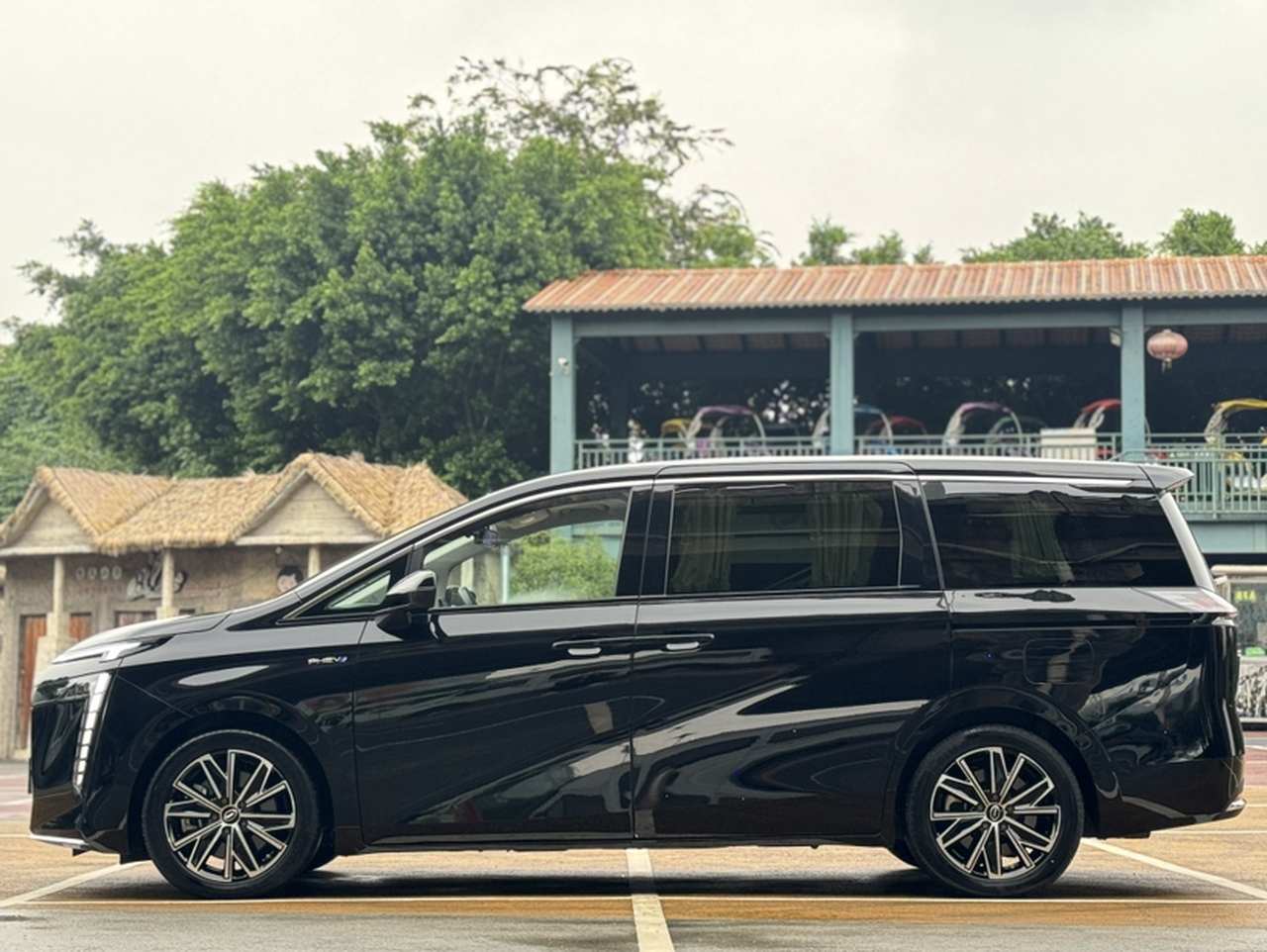 GAC Trumpchi E8 EV 2024 150km MAX photo 3