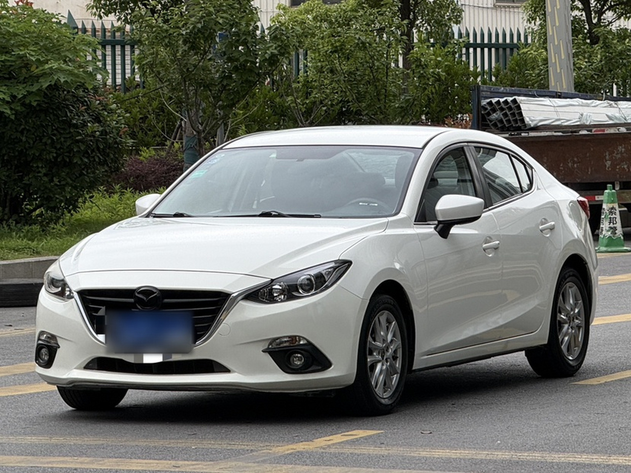 3 Axela 2016 Sedan 1.5L AT Comfort